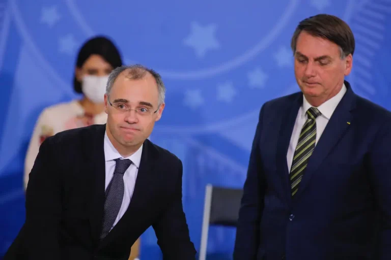 quem-e-andre-mendonc-fkus1z