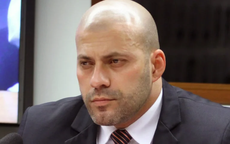 Daniel-Silveira-in-2-0b90ic