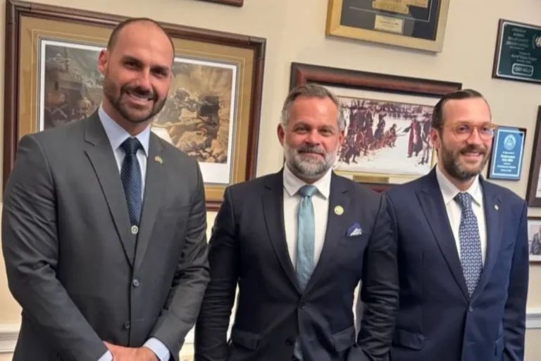 Eduardo-Bolsonaro-se-k0omy7