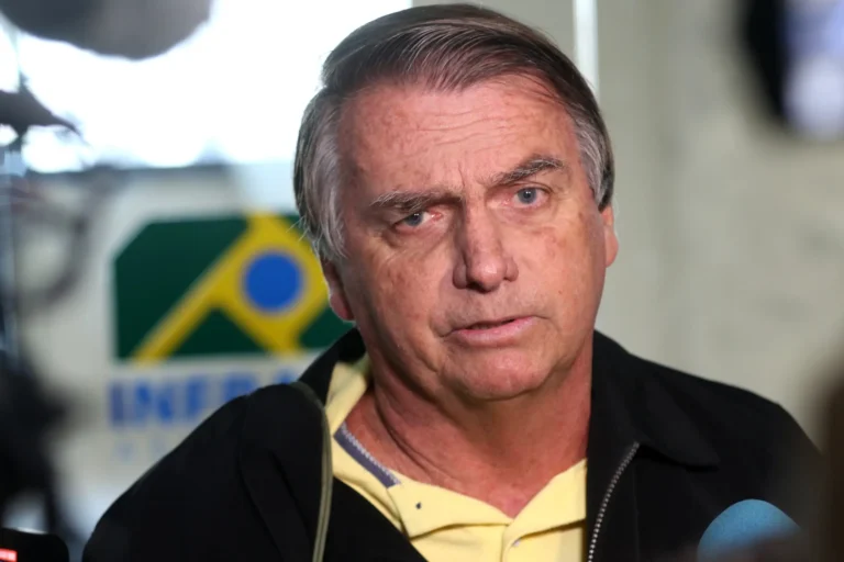 Jair-Bolsonaro-scale-3yng7x