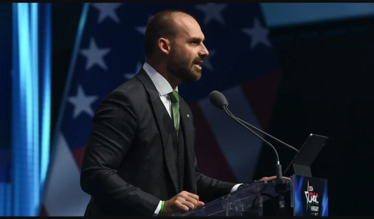 eduardo-bolsonaro-sc-pahozt