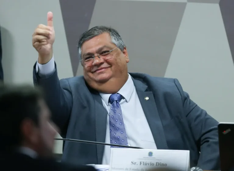 ministro-flavio-dino-2ed6ss