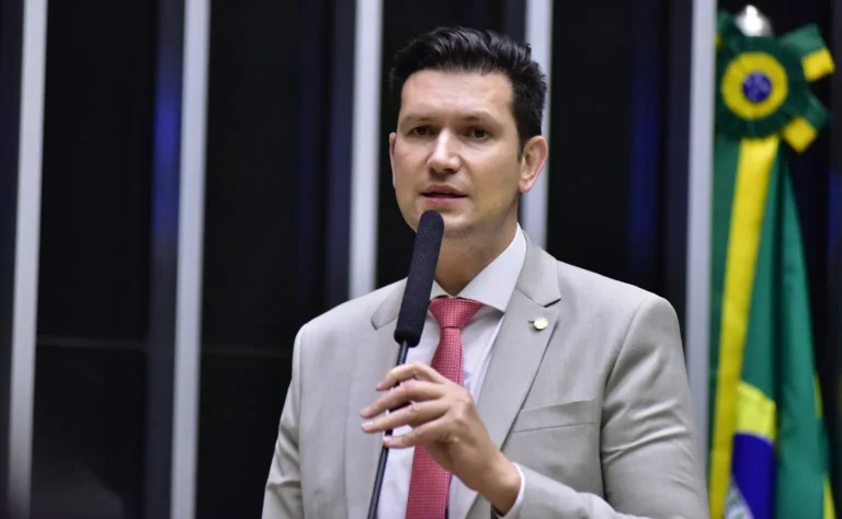 novonacamara-deputad-y5fpqm